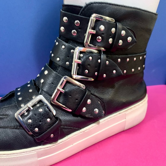 J/SLIDES Authentic studded boots - size 7 🦋 - Picture 5 of 9